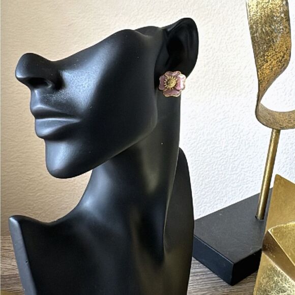 Pink flower stud earrings A825 - Picture 5 of 5